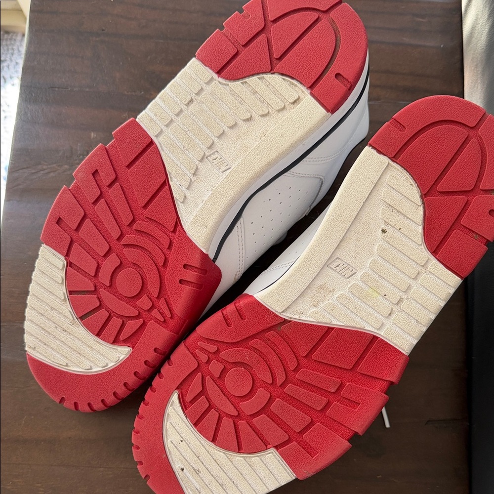 Nike White, Red & Navy Men’s Low-Top Sneakers - Picture 5 of 6